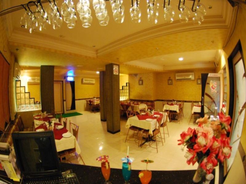 Oyo 17332 Hotel Nana'S Daman Exterior photo